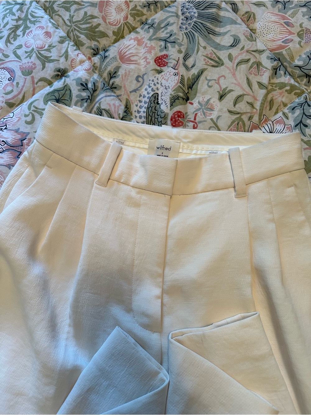 NWOT Wilfred Cream Pleated High-Rise Trousers